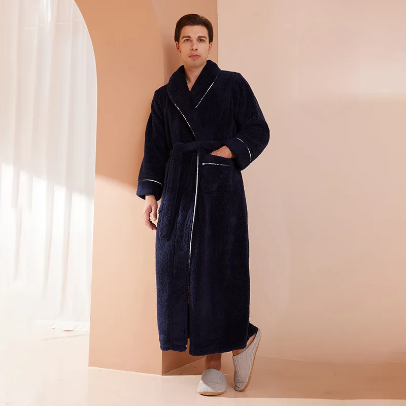 Bata de franela suave de invierno, diseño unisex para el máximo relax en casa.