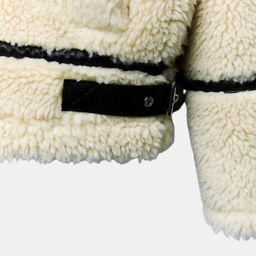 Moderna chaqueta de invierno SENNA para mujer. Abrigo elegante con capucha, ideal para la protección y el estilo.