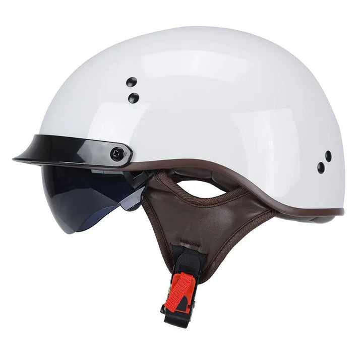 Casco AeroShield para moto, diseño aerodinámico, ABS, ligero y certificado DOT.