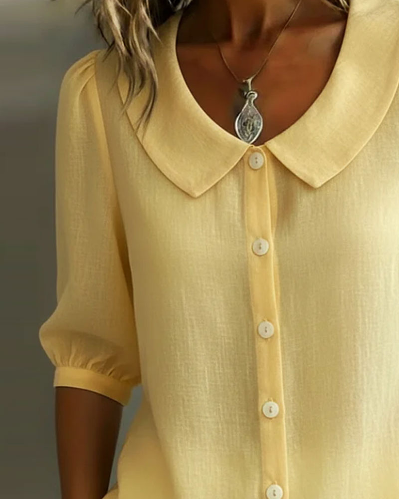 Textura de camisa mujer elegante con cuello Peter Pan y manga fluida. Confort y estilo casual para verano.