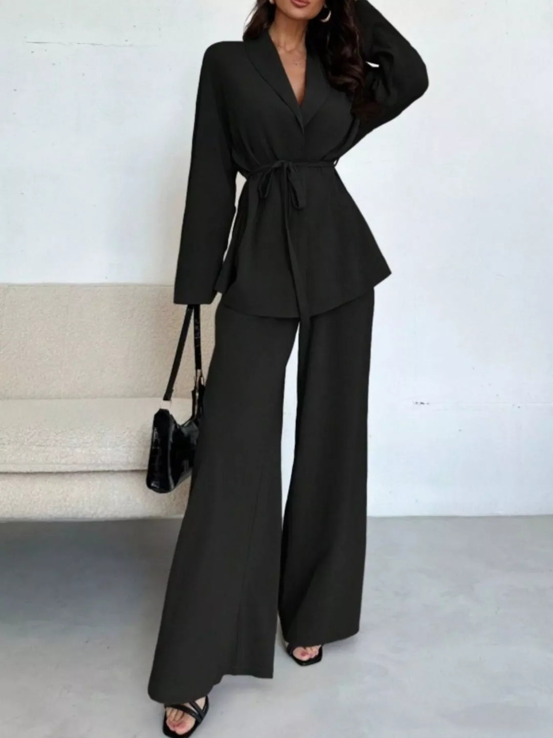 Prendas elegantes mujer: Set top con lazo y pantalón de pierna ancha. Estilo moderno.