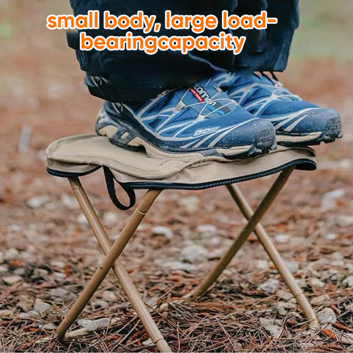 Silla portátil compacta con mochila para senderismo. Resistente y fácil de guardar.