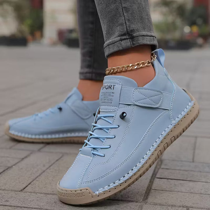 Zapatillas de mujer con estilo moderno, perfectas para caminar y uso casual.