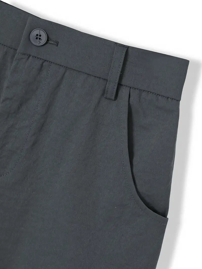 Streetwear mujer: pantalón cargo elegante y funcional.