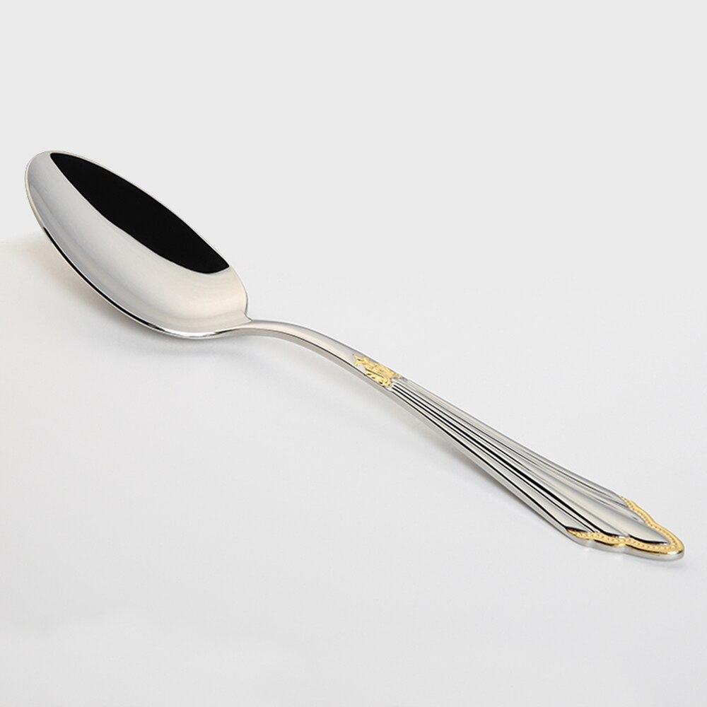 Juego de cubiertos dorado Aurelia de acero inoxidable, perfecto para cenas elegantes, cocina moderna y ocasiones especiales.