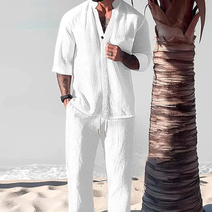 Conjunto de lino para hombre, estilo casual. Dos piezas versátiles perfectas para el verano y momentos de relax.
