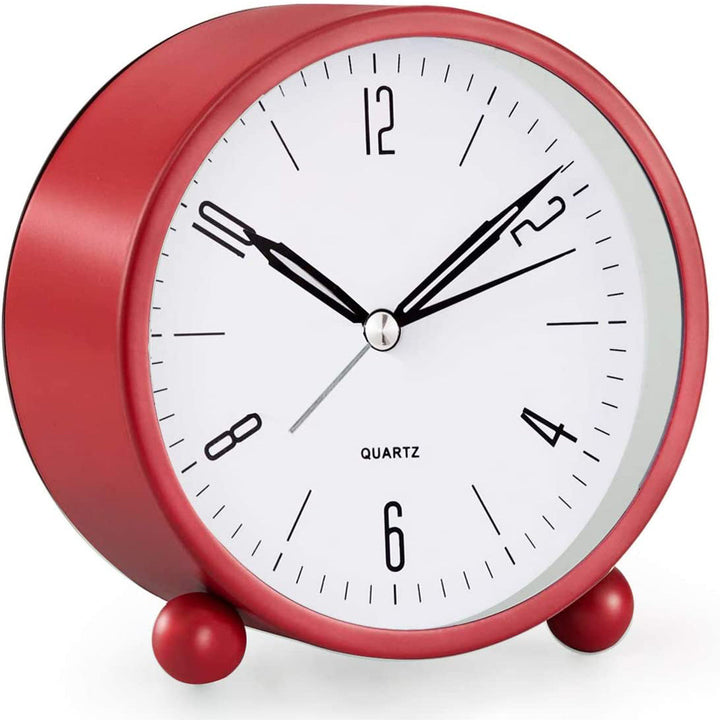 Pequeño reloj de viaje con alarma fuerte y luz para una lectura sencilla de noche.