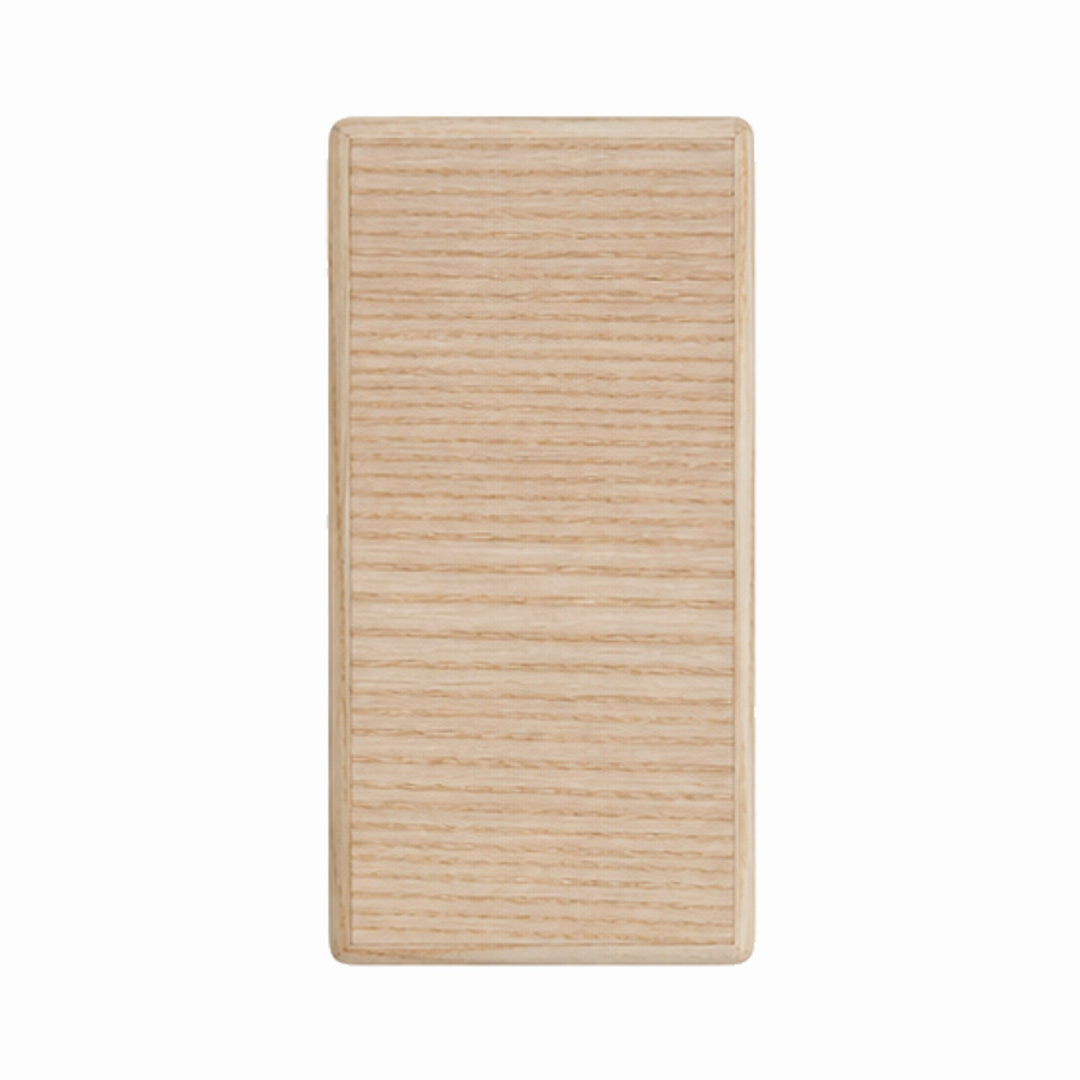 Organizador de escritorio de madera de fresno, portalápices minimalista rectangular gris claro.