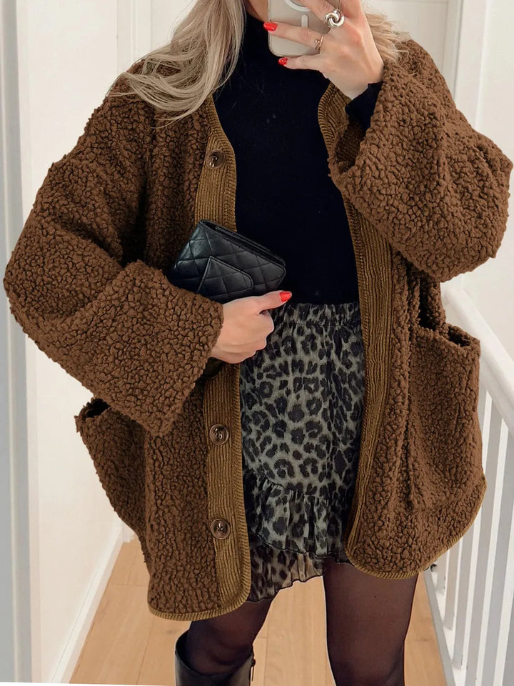Borreguito casual mujer: chaqueta bicolor de invierno, abrigada y con bolsillos.