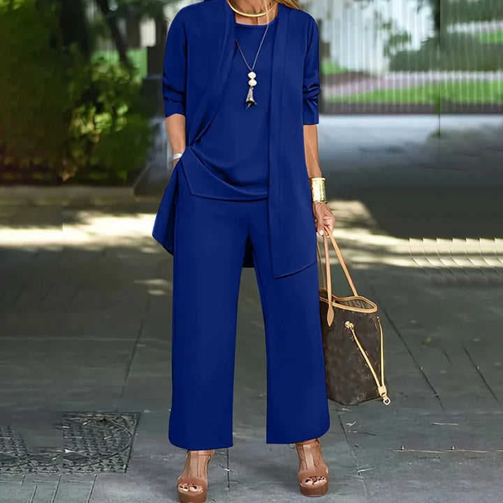 Conjunto holgado de 3 piezas para mujer. Ropa cómoda de estilo casual. Perfecto para confort y elegancia relajada.