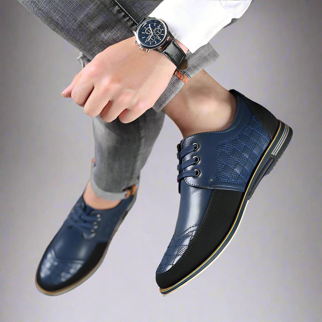 Hombre usando zapatillas cómodas, sensación de confort y sujeción para pies anchos. Tallas grandes.