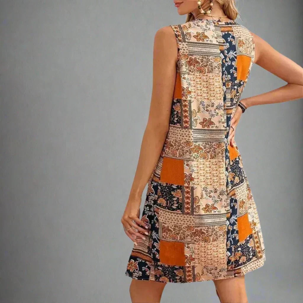 Vestido mini de verano sin mangas para mujer, estampado floral bohemio. Comodidad y moda casual.