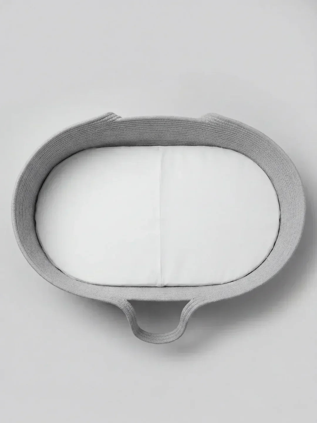 Moisés portátil gris perla de algodón trenzado con asas, incluye colchón para el bebé.
