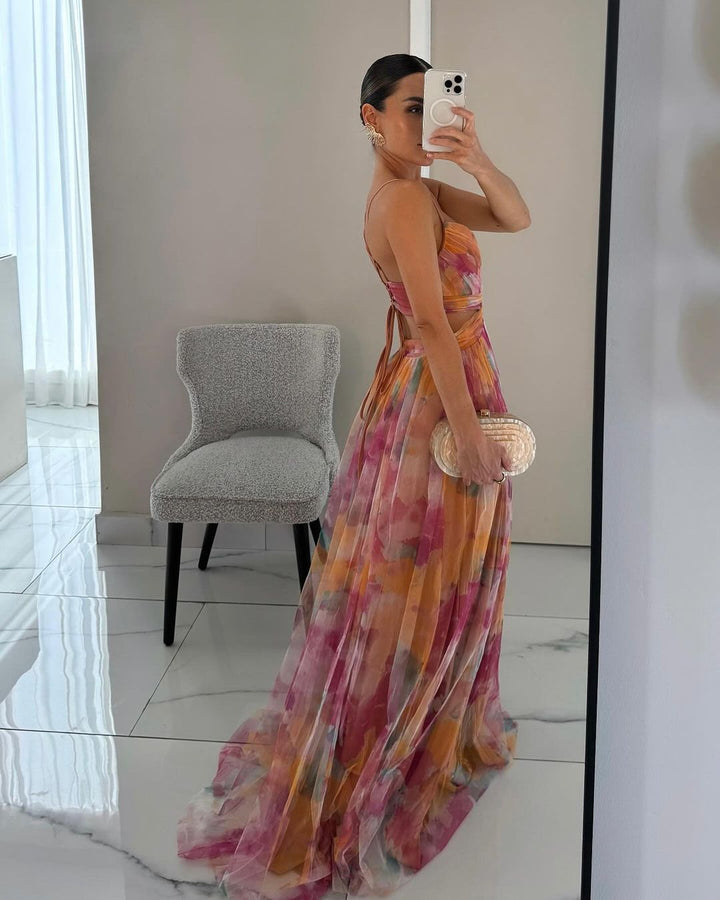 Vestido de mujer maxi floral elegante con tirantes. Prenda fluida y cómoda, ideal para eventos de verano.