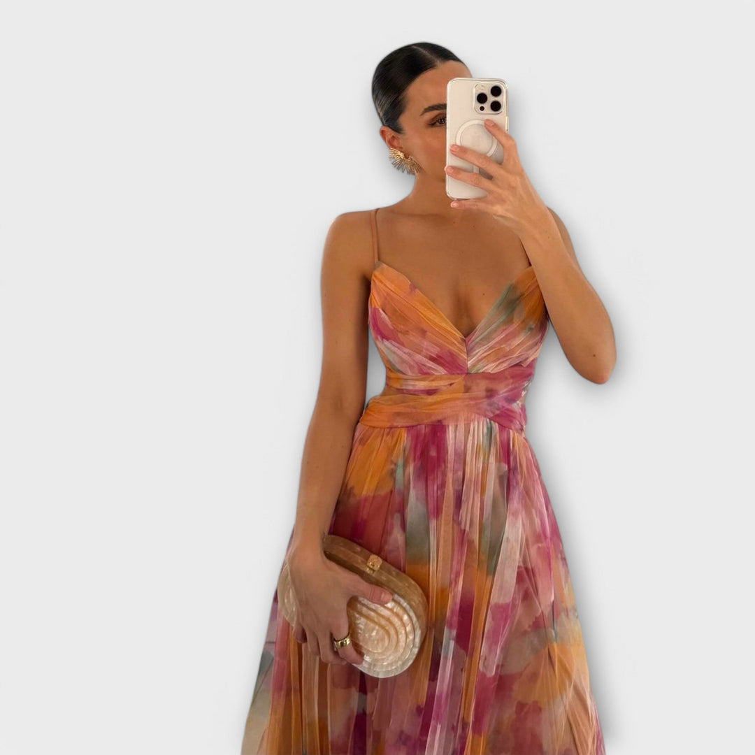 Vestido maxi fluido con estampado floral degradado para mujer, moda elegante ideal para eventos formales.