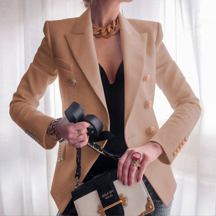 Prenda de moda femenina: blazer entallada RHEA. Diseño exclusivo, ideal para primavera y otoño.