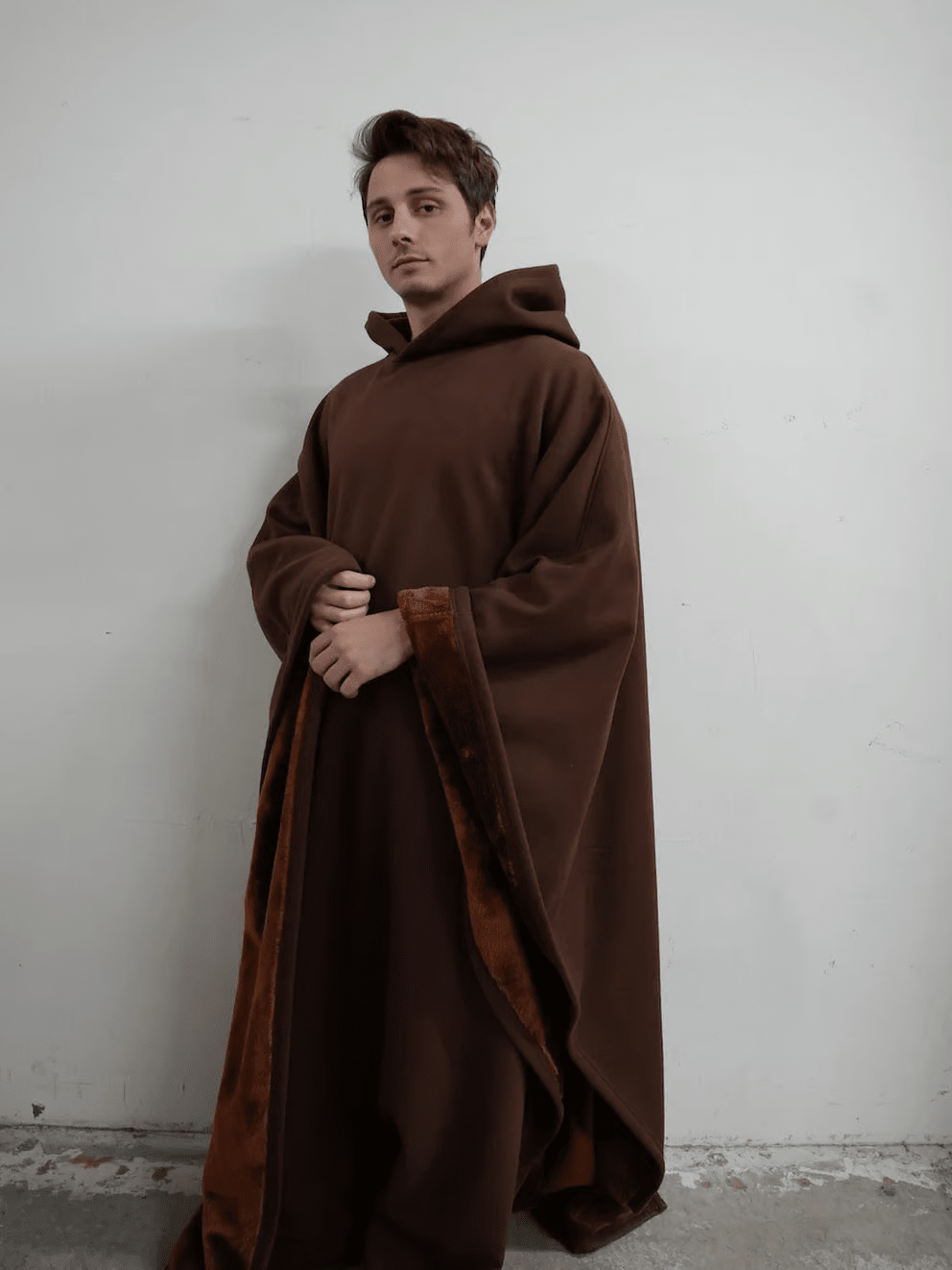 Comodidad relajante: sudadera oversize de mujer con capucha. Suave, perfecta para un estilo casual de invierno.