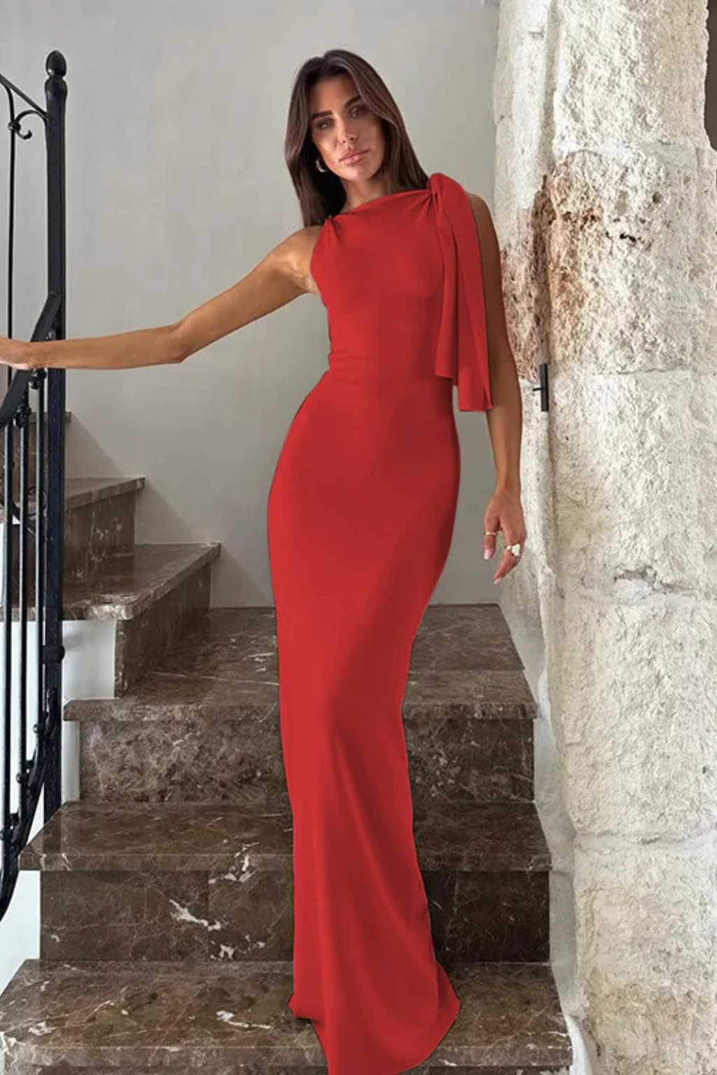 Vestido formal maxi de mujer, chic y sofisticado, ideal para fiestas y celebraciones de noche.