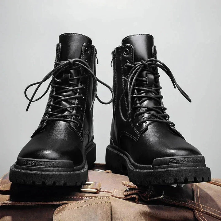 Calzado masculino: botas altas de diseño clásico, perfectas para un look formal o casual. Comodidad y moda hombre en invierno.