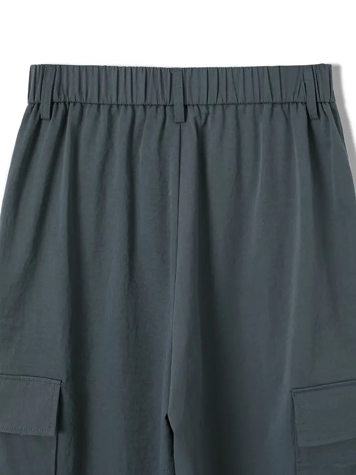 Pantalón cargo femenino, versátil para cualquier ocasión urbana.