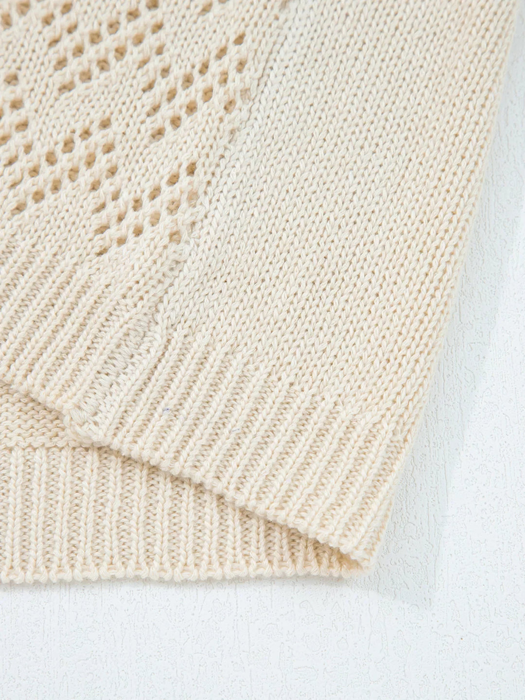 Cárdigan versátil de mujer, diseño abierto con punto calado, ideal para looks de verano boho.