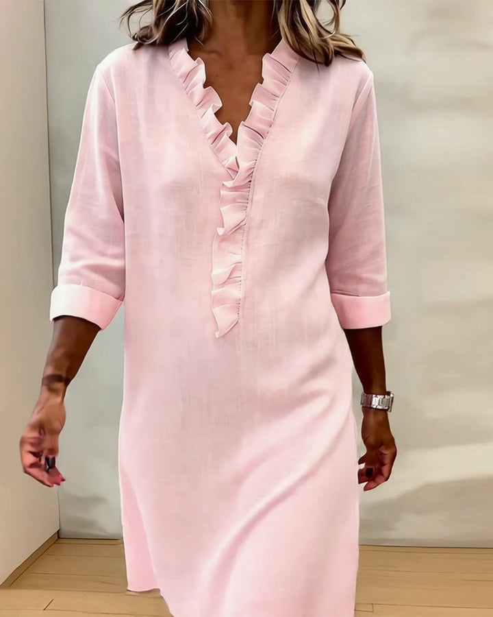 Vestido mujer con volantes y escote V. Moda elegante y casual. Ropa femenina para primavera-verano.