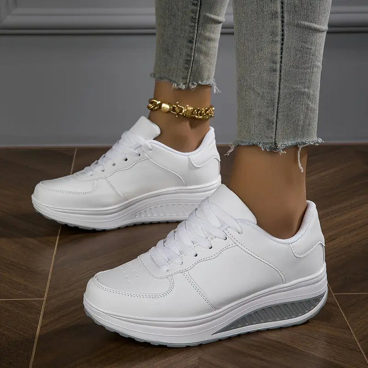 Zapatillas casuales de mujer con plataforma, estilo moderno, material sintético duradero.