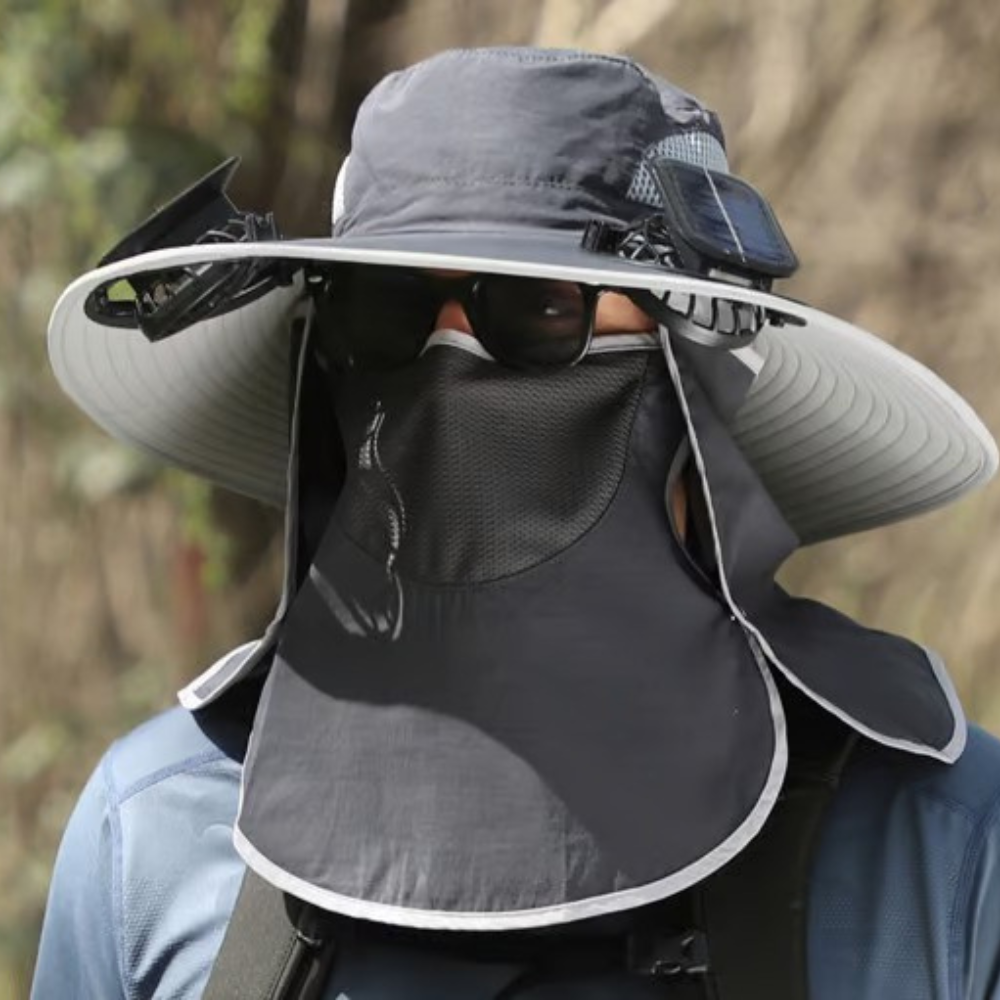 Gorra gris de enfriamiento solar con ventiladores, perfecta para frescura en verano.