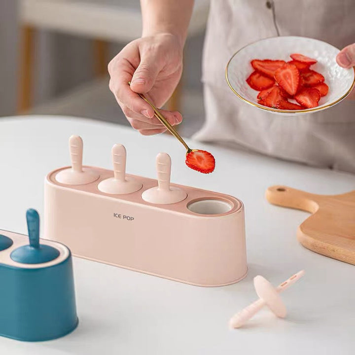 Herramienta esencial de cocina: moldes de silicona para paletas y helados caseros. Para un verano refrescante.
