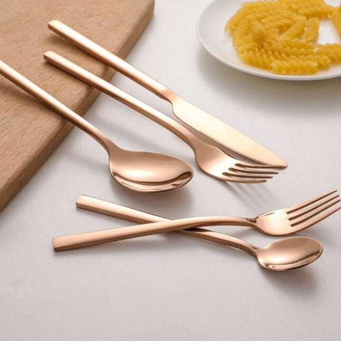 Regalo perfecto: juego de cubiertos de lujo en acero inoxidable para 6. Vajilla que decora cualquier mesa.