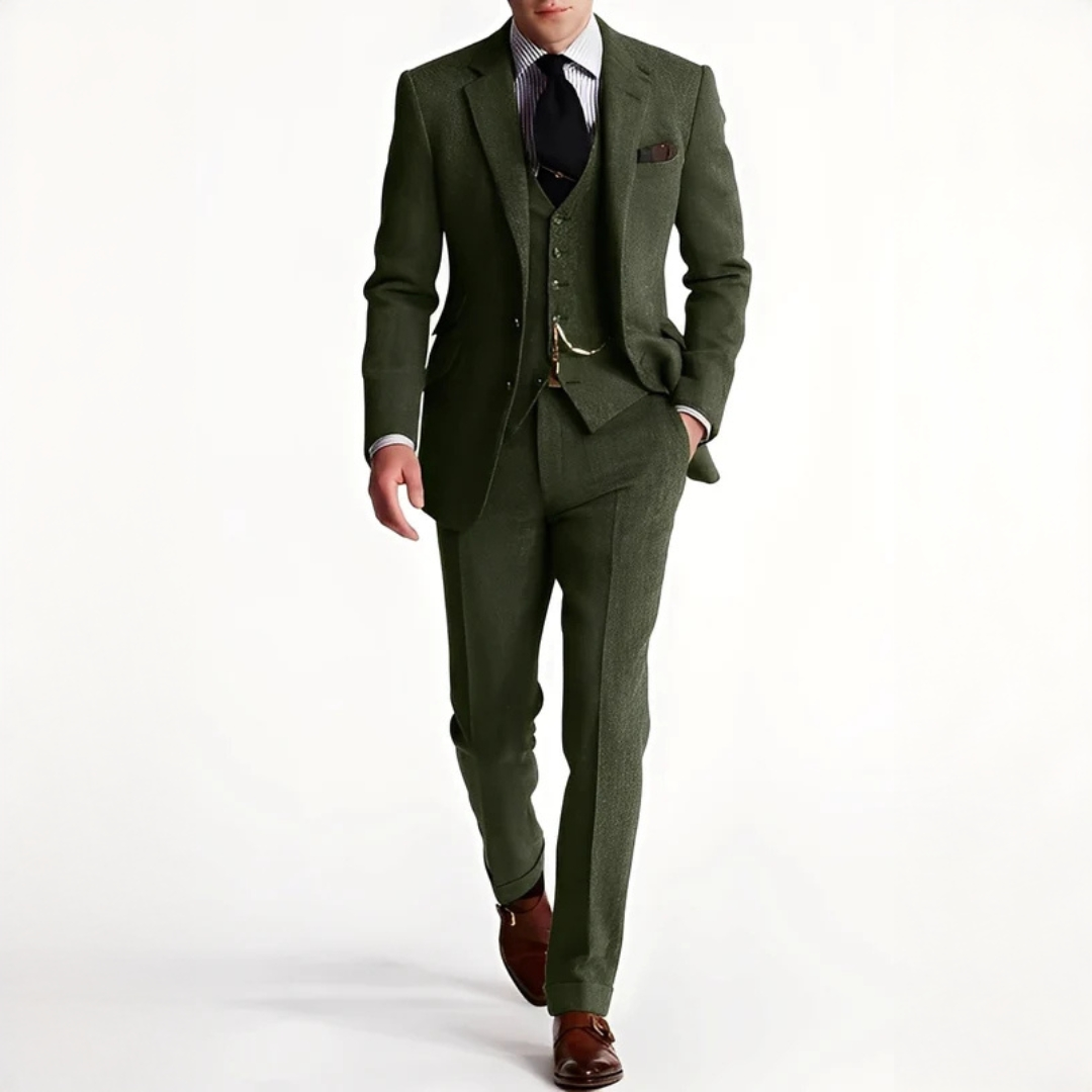 Traje de tres piezas azul marino para hombre, perfecto para negocios y reuniones formales. Estilo profesional.
