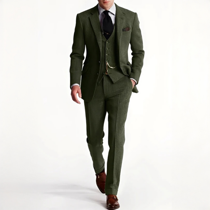 Traje de tres piezas azul marino para hombre, perfecto para negocios y reuniones formales. Estilo profesional.