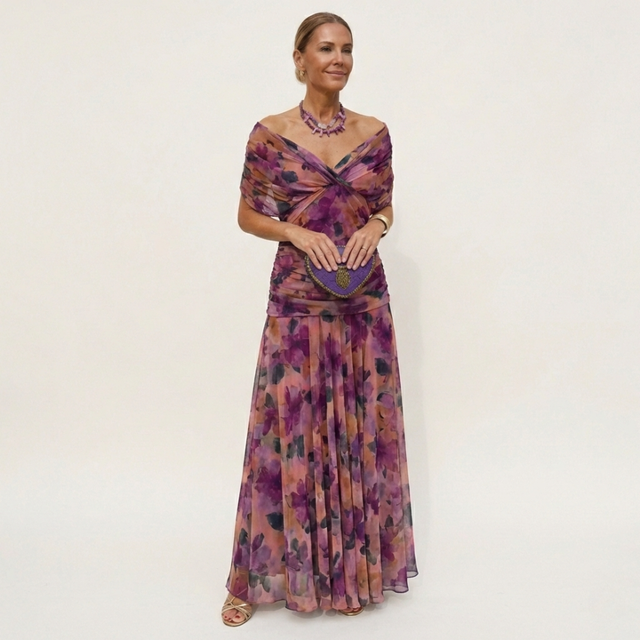 Vestido largo elegante y fluido para eventos, moda femenina, con escote V que estiliza la figura.