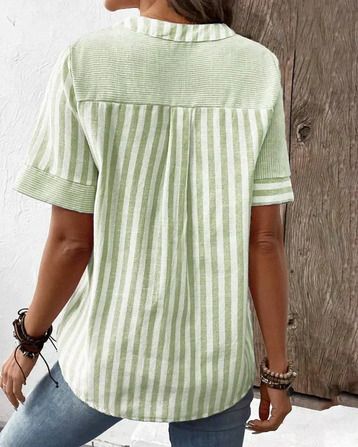 Blusa de rayas versátil para mujer, perfecta para ir a la oficina o un look casual.