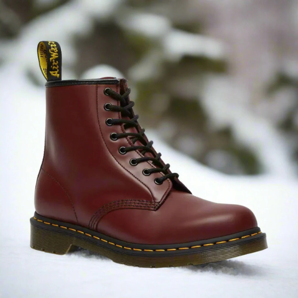 Botas elegantes unisex de estilo clásico atemporal, perfectas para looks urbanos de invierno y otoño.