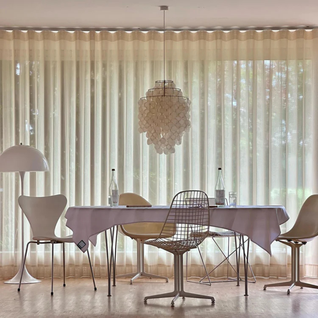 Añade estilo vintage a tu hogar con esta elegante lámpara colgante de techo con conchas.