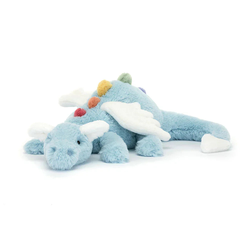 Primer plano: Peluche de dragón adorable con ojos grandes y textura suave, listo para abrazar.