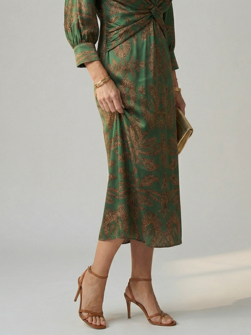 Vestido midi mujer elegante, diseño sofisticado con corte cruzado y cintura ceñida.