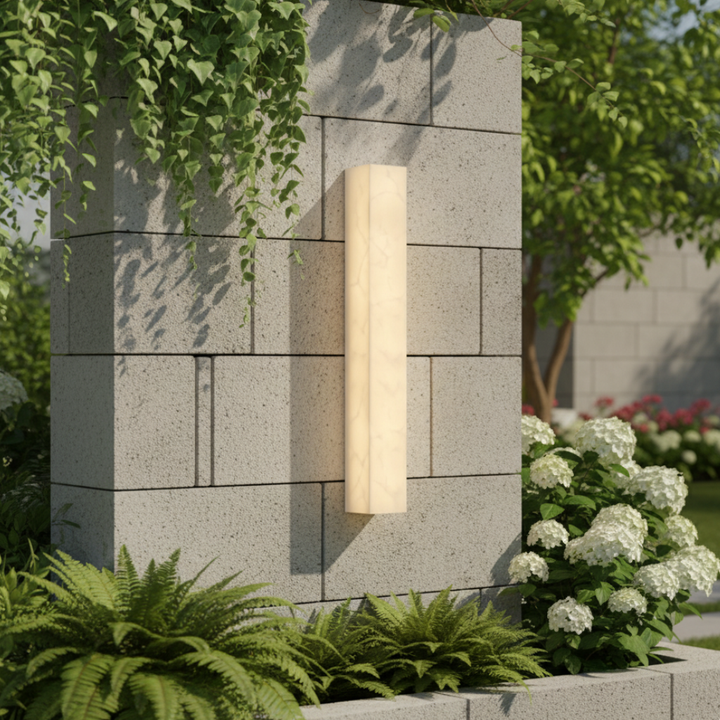 Lámpara de pared LED rectangular para exteriores, diseño moderno. Ideal para jardín, balcón y terraza.