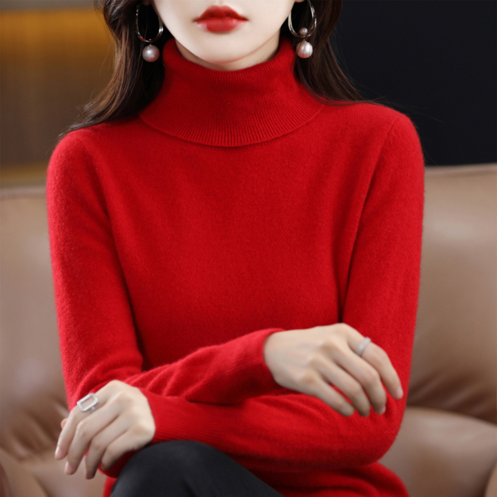 Ropa femenina: suéter Elena de cuello alto, para una mujer que busca calidez y moda versátil en invierno.