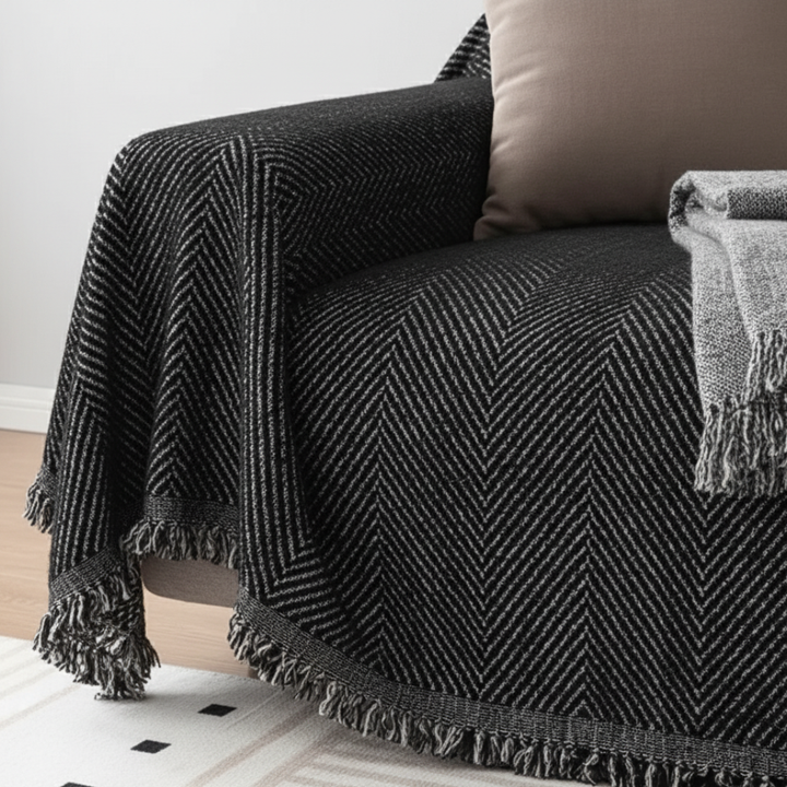 Protector de sofá herringbone resistente al agua y duradero. Perfecto para hogares con mascotas y decoración moderna.