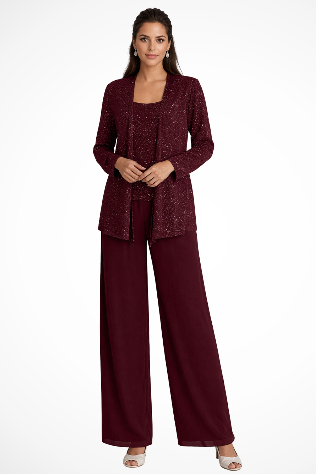 Versátil traje de pantalón con chaqueta de encaje y lentejuelas para bodas y galas.