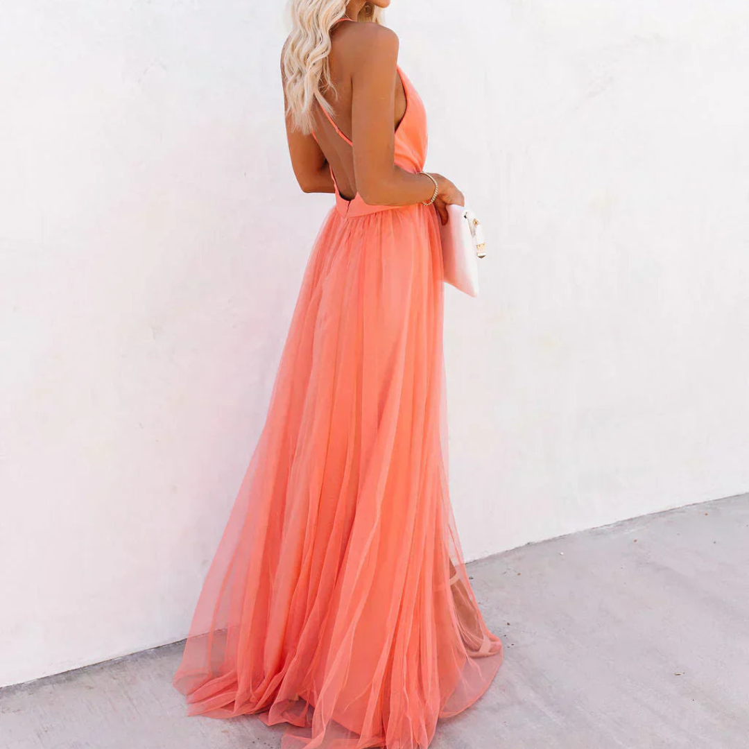 Vestido largo fluido rosa de verano para mujer con escote en V y espalda descubierta, ideal para ocasiones especiales.