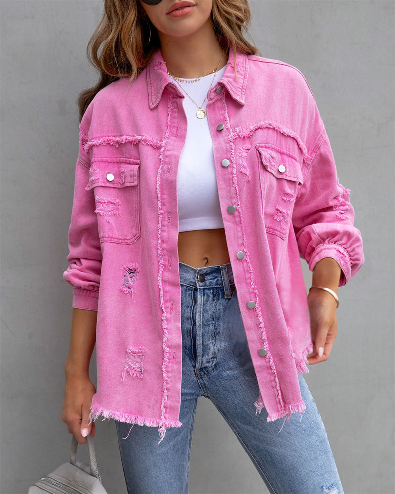 Chaqueta vaquera naranja de mujer, estilo denim juvenil y fresco de primavera.