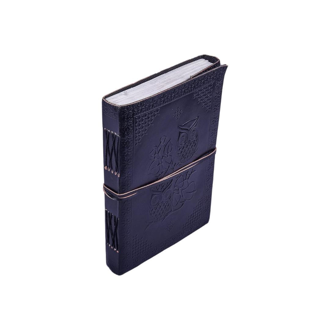 Libreta artesanal de cuero genuino con diseño de búho, para diario, dibujo o escritura creativa.