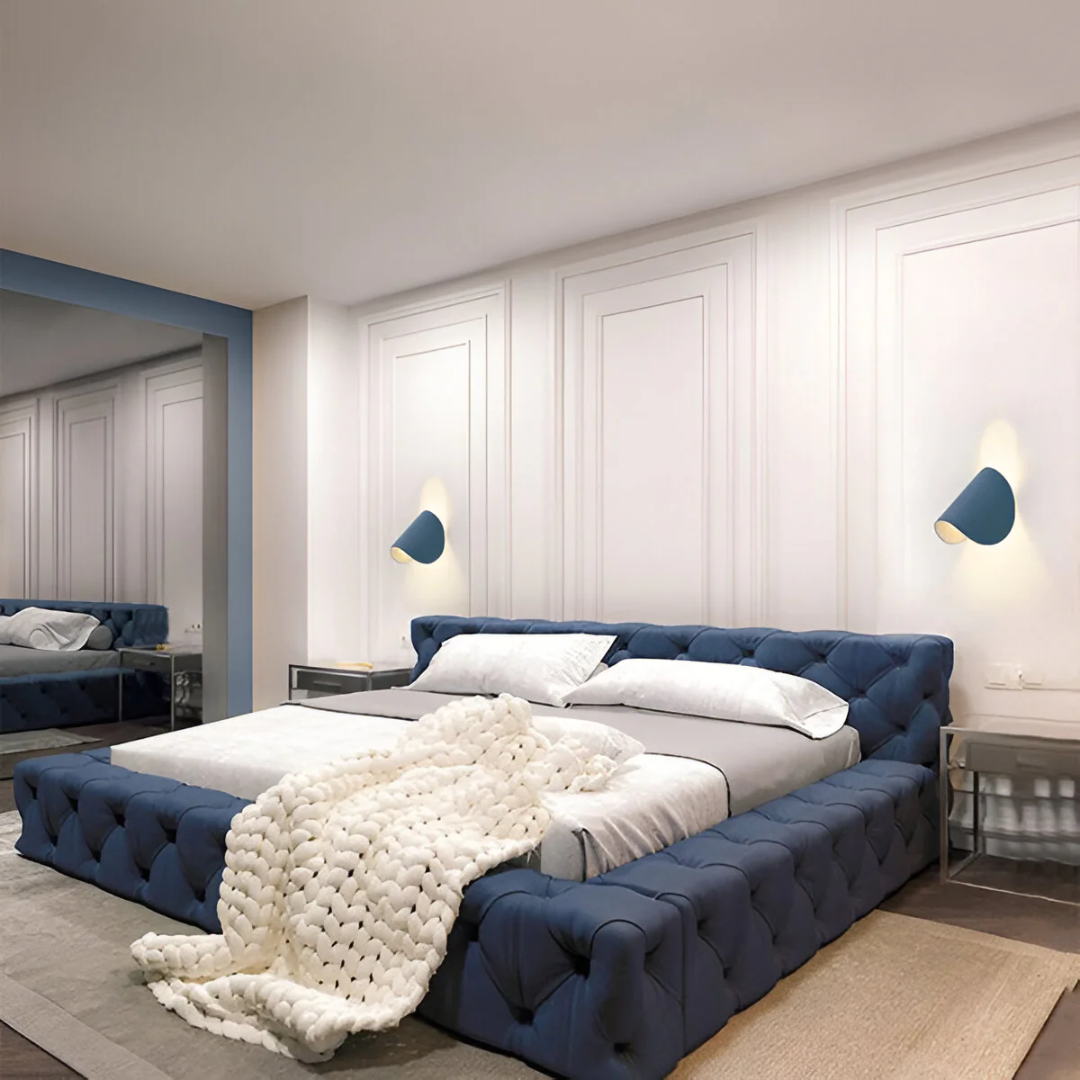 Iluminación de pared LED para dormitorio. Luz cálida rotativa. Eficiencia energética y estilo moderno.