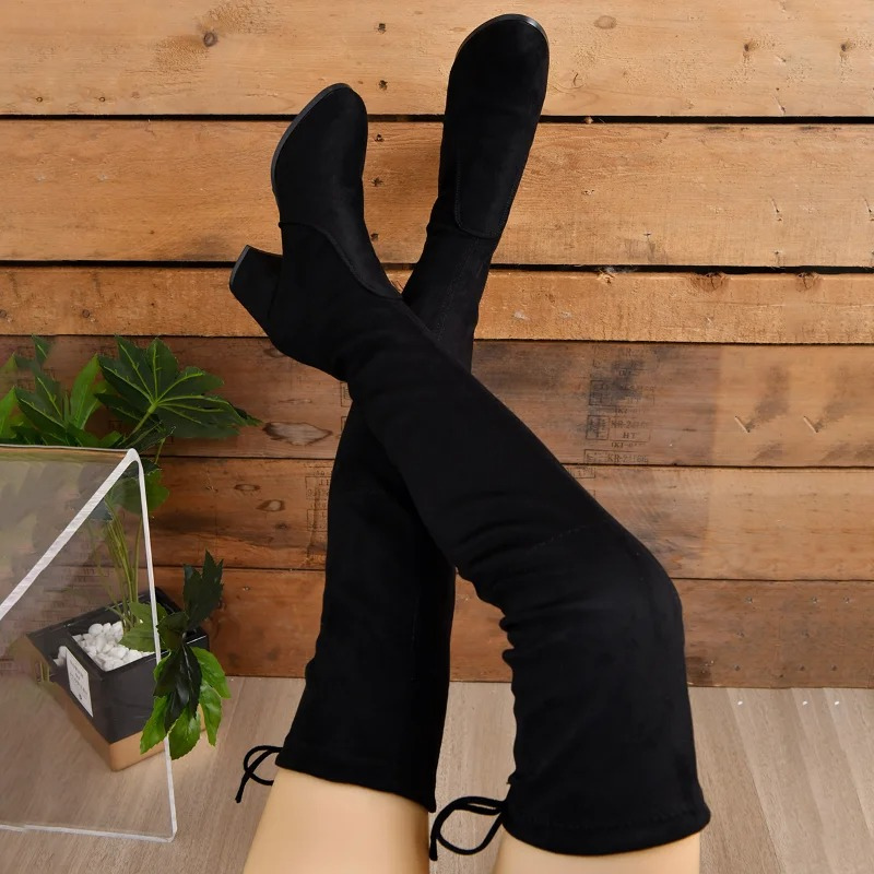 Botas overknee SOFIA negras, calzado de mujer versátil para crear looks de moda elegantes en invierno.