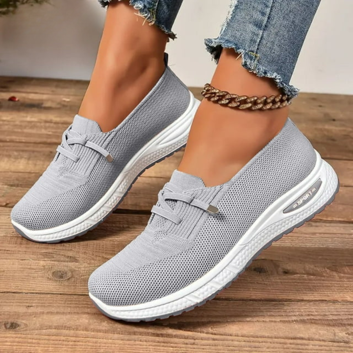 Zapatos ortopédicos slip-on para mujer, brindan bienestar, ligereza y soporte para los pies.