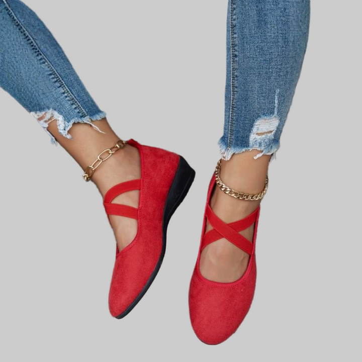Calzado femenino elegante: zapatos de cuña cómodos para mujer con correas. Estilo casual y confortable.