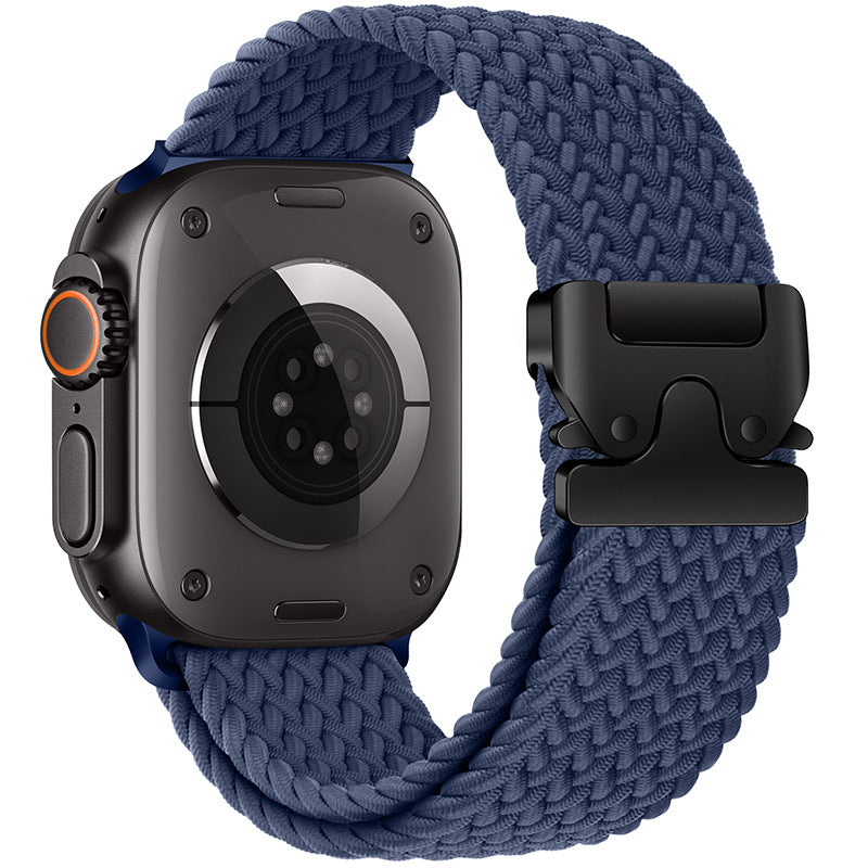Detalle de correa trenzada de nylon para smartwatch, textura suave y cierre seguro.
